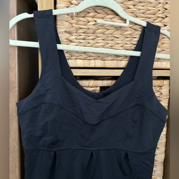 Lululemon work out tank top - Picture 3 of 8